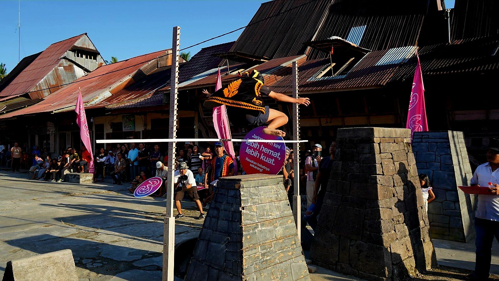 

Indosat mendukung kemajuan pariwisata, budaya dan ekonomi kreatif lokal melalui tiga ajang  internasional di Kepulauan Nias