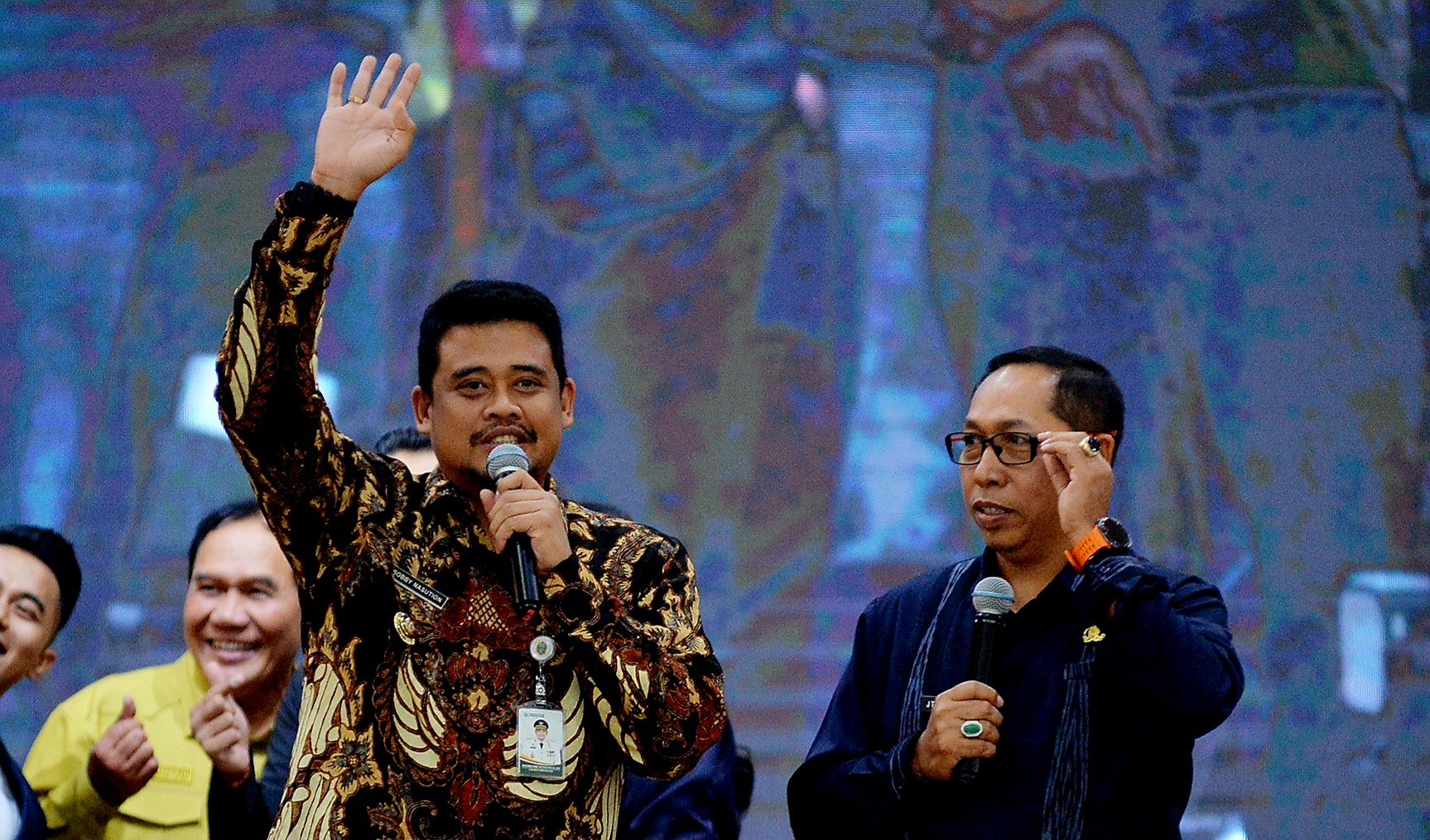 Gubernur Sumut Bobby Nasution saat menghadiri Festival Kemudahan dan Perlindungan Usaha Mikro di Perkampungan Pemuda HKBP Jetun Silangit