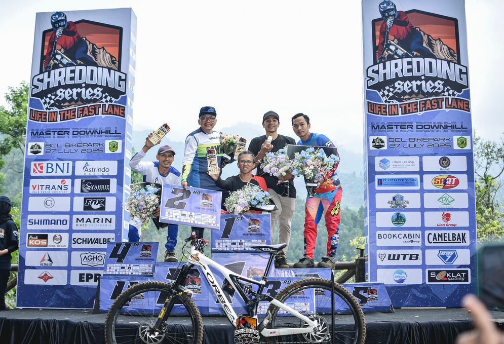 Selebrasi Juara dan Antusiasme Tinggi Warnai Shredding Series Master Downhill di Sukabumi