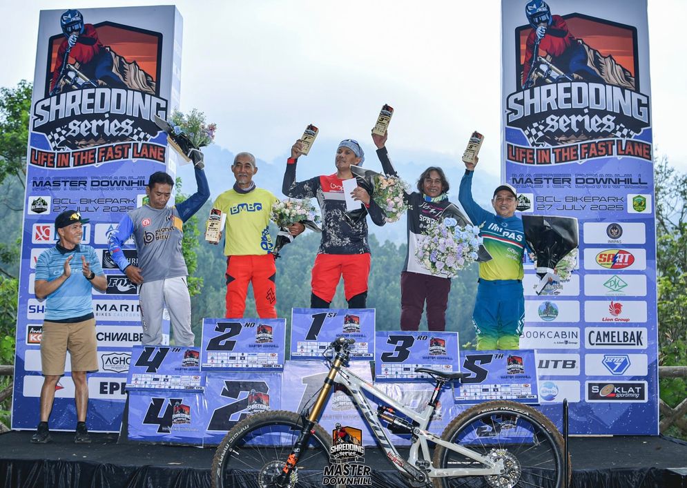 Selebrasi Juara dan Antusiasme Tinggi Warnai Shredding Series Master Downhill di Sukabumi
