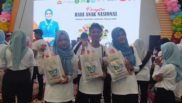 Hari Anak Nasional, PTPN I Regional 7 Salurkan Bantuan Perlengkapan Sekolah dan Susu