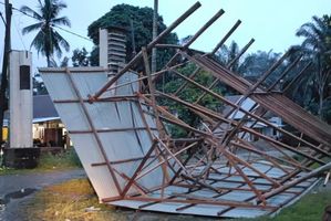Bangunan warga di Kabupaten Aceh Barat, rusak diterjang angin puting beliung