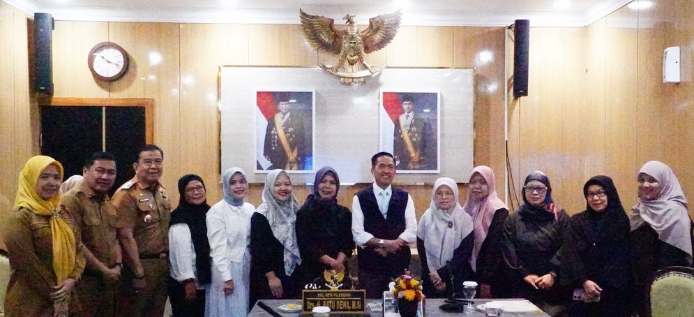 Pengurus FJPI Sumsel saat beraudiensi dengan Walikota Palembang, Ratu Dewa
