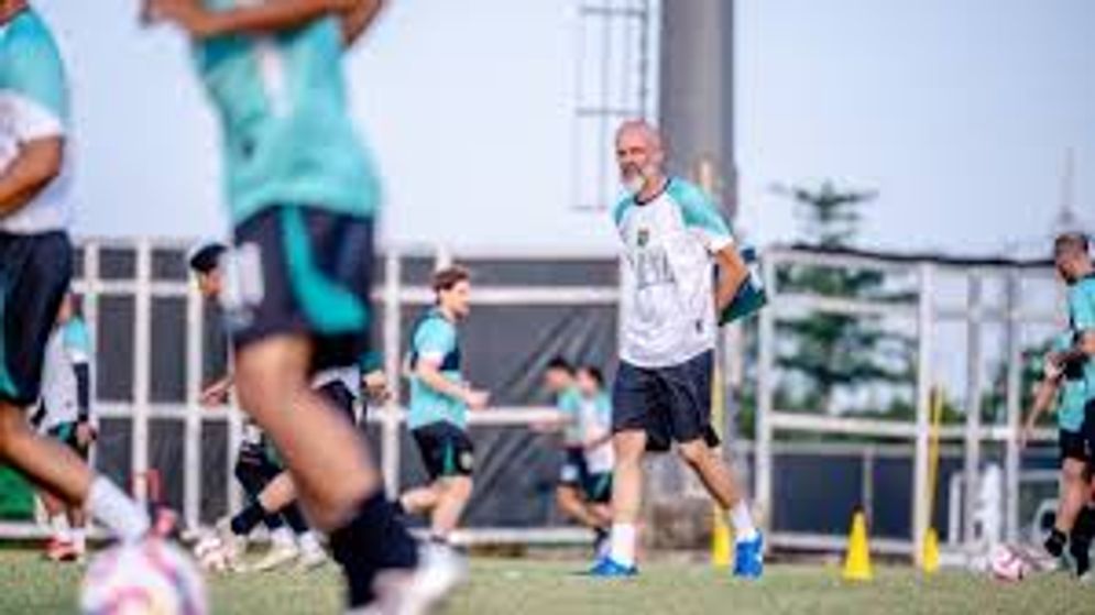 persebaya latihan.jpg