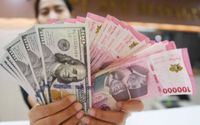 Uang dolar dan rupiah.jpg