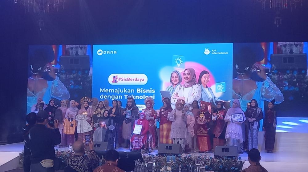Penganugerahan pemenang program SisBerdaya dan DisBerdaya yang diselenggarakan DANA dan Ant International.jpeg