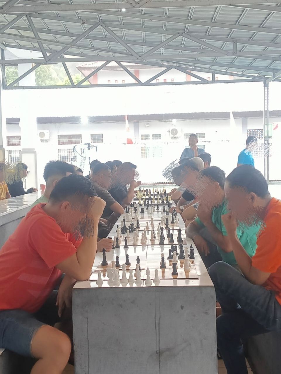 Warga binaan antusias mengikuti lomba catur di Rutan Kelas IIA Manado. (Foto:Istimewa)