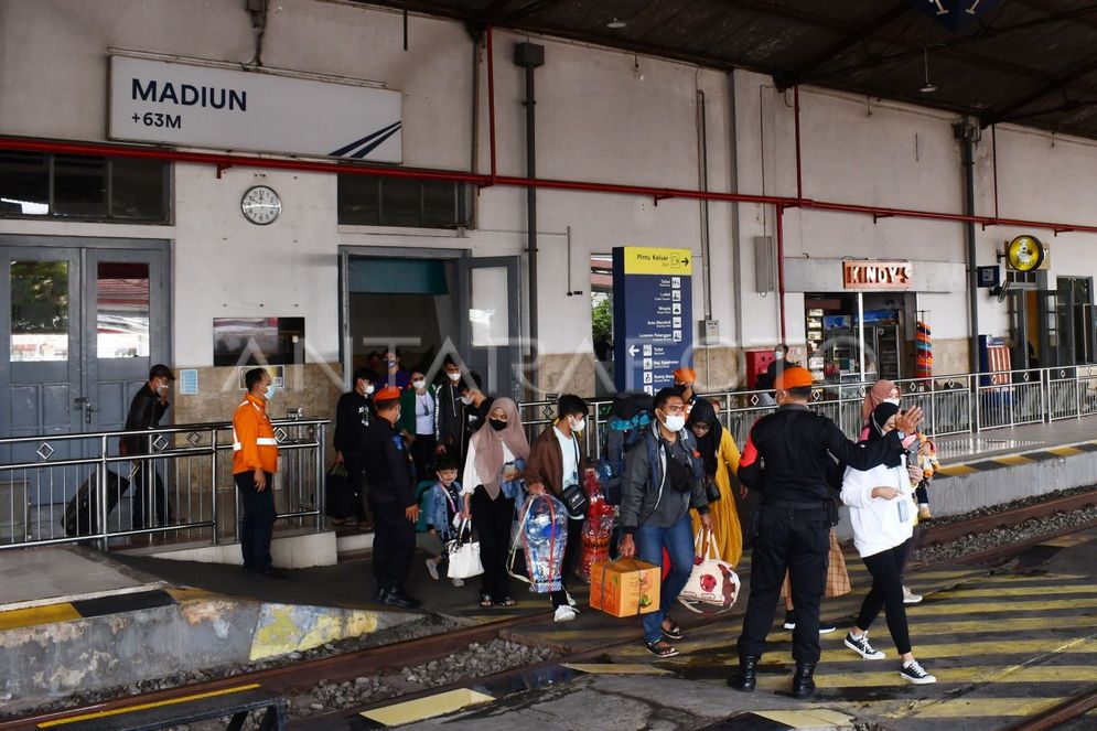 STASIUN MADIUN.jpg