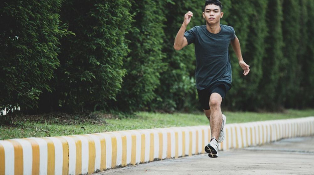 Ilustrasi orang olahraga lari.