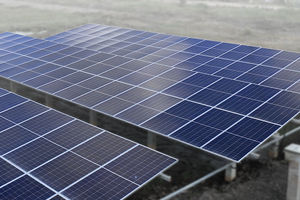 Ilustrasi panel surya Xurya Daya Indonesia.png