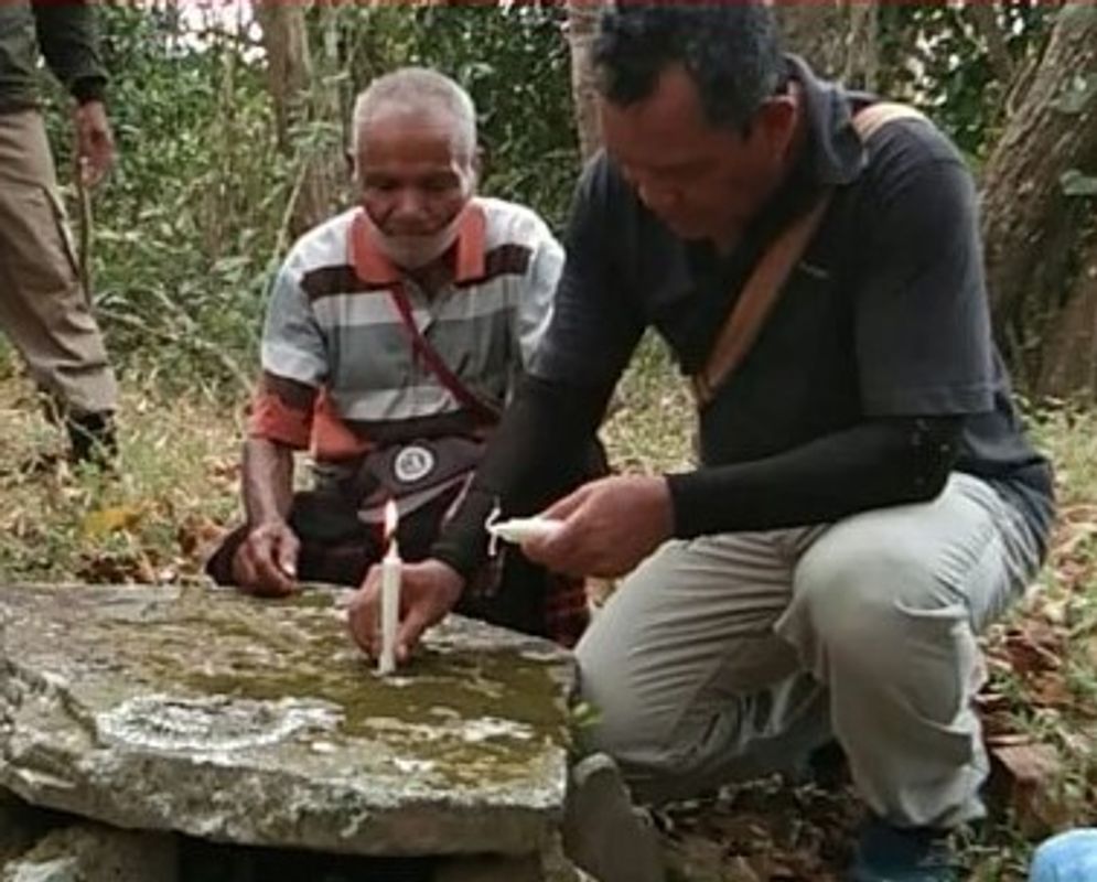 watu bena.jpg
