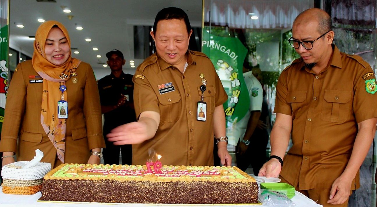 Direktur RS Pirngadi Medan Suhartono merayakan ulang tahun rumah sakit dengan sederhana