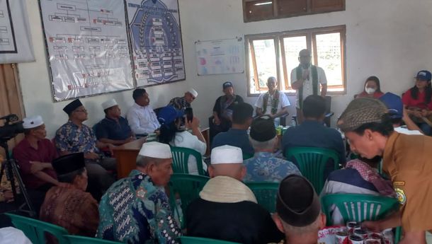 Uskup Labuan Bajo Membawa Pesan Persaudaraan Lintas Agama di Desa Warloka
