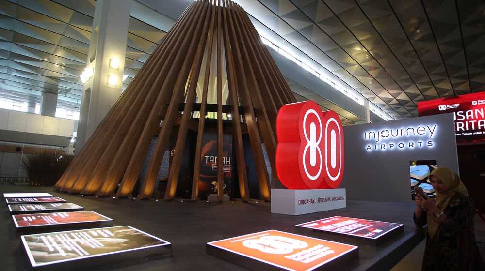 Instalasi Arsitektur Bandara Soetta - Panji 4.jpg