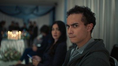 Momen dalam film Tinggal Meninggal ketika Gema menatap layar kamera.