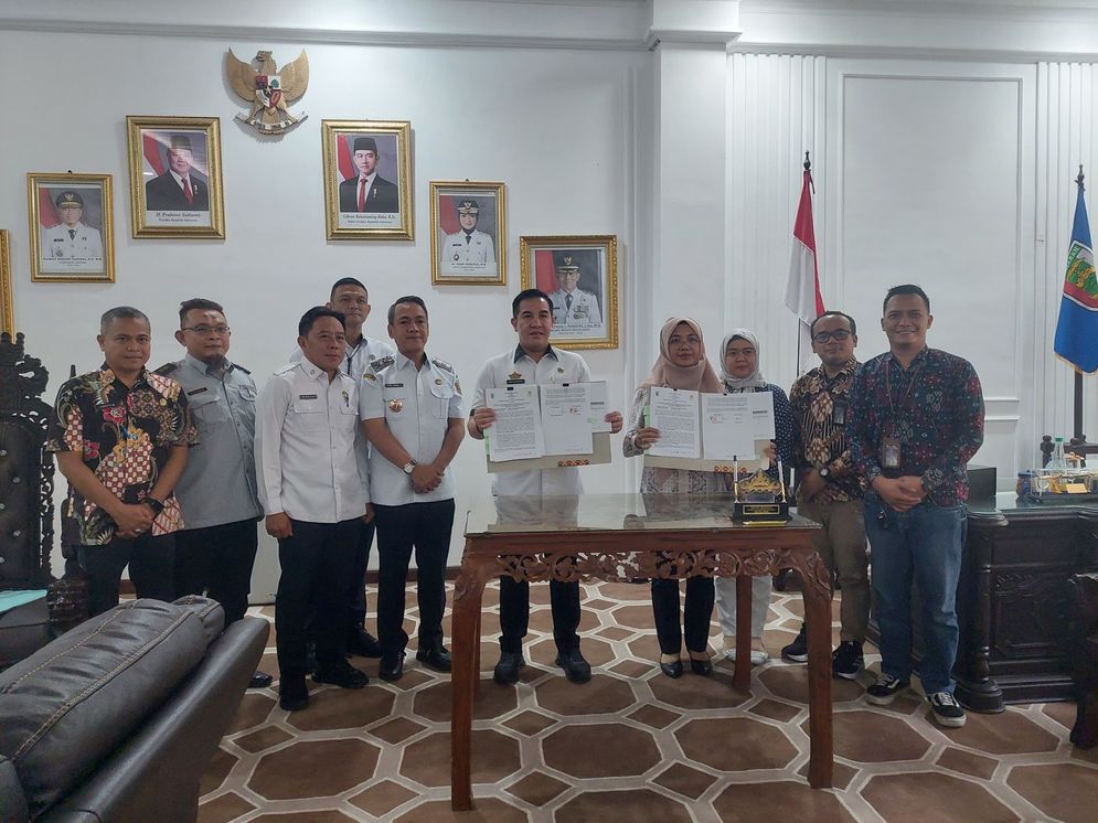 PT PLN (Persero) Unit Pelaksana Pelayanan Pelanggan (UP3) Pringsewu resmi menandatangani Perjanjian Kerja Sama (PKS) dengan Pemerintah Kabupaten Pesawaran terkait pemungutan dan penyetoran Pajak Barang dan Jasa Tertentu (PBJT) atas tenaga listrik.