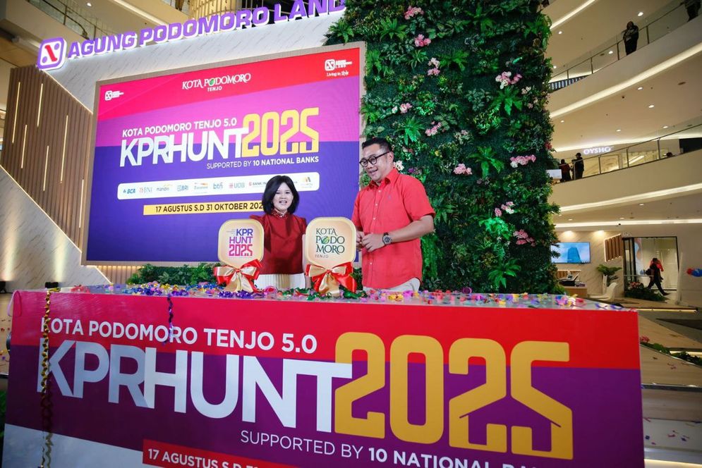 Kota Podomoro Tenjo Luncurkan KPR Hunt 2025 | Chief Operation Officer Kota Podomoro Tenjo Puspalily Tanusatrio (kiri), didampingi Head of Marketing Kota Podomoro Tenjo Rubby Agustianto (kanan), perwakilan perbankan meluncurkan program KPR Hunt 2025 bertepatan dengan perayaan ulang tahun Kota Podomoro Tenjo yang ke-5 di Senayan City Mall, Minggu (17/8).    Program KPR Hunt 2025 didukung oleh 10 bank nasional dan berlangsung 17 Agustus–31 Oktober 2025. Melalui program ini, masyarakat dapat memiliki properti di Kawasan Kota Podomoro Tenjo mulai Rp300 juta dengan beragam kemudahan, termasuk bunga KPR 2,5%, DP mulai 5%, bebas PPN, serta persetujuan instan.