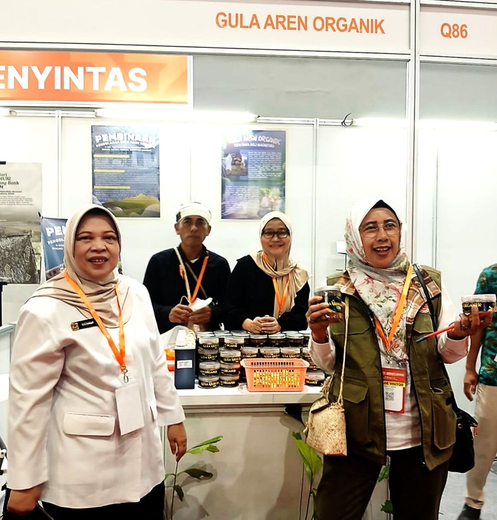 Baihaki kedua dari kiri didampingi pelaku usaha gula aren dan BPBD Jabar mengikuti Emergency Disaster, Reduction & Rescue Expo" di Hall A JIExpo Kemayoran, Jakarta pada 13-15 Agustus 2025
