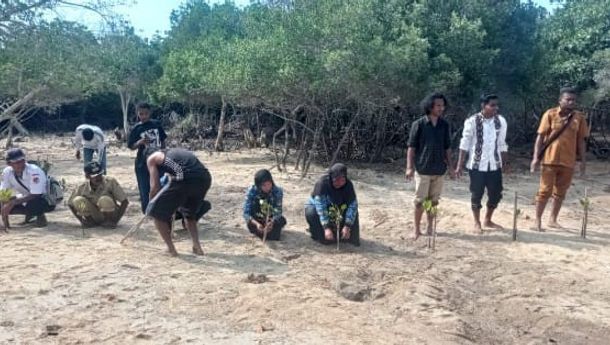 Meriah dan Bermakna: HUT RI ke-80 di Alok Timur Dipadukan dengan Aksi Konservasi Mangrove