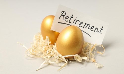 Menikmati masa pensiun.