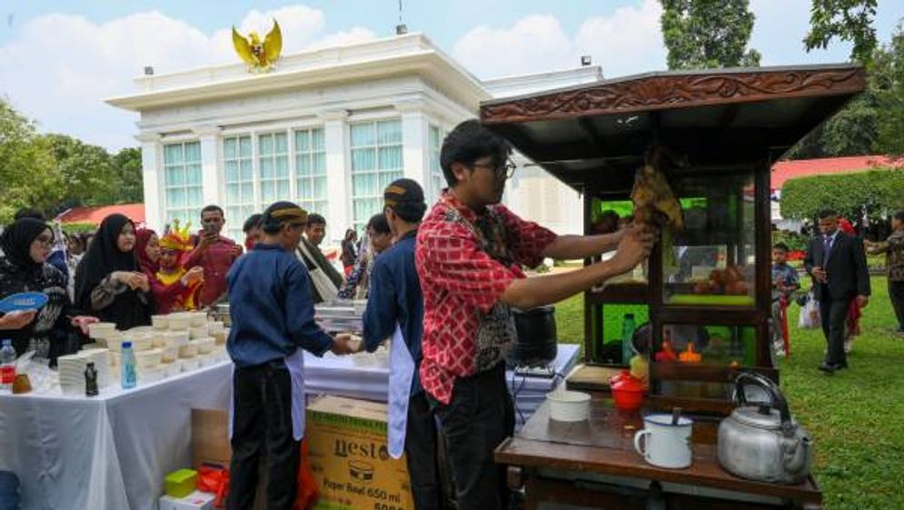 pesta-rakyat-hut-ri-di-istana-presiden-foto-68a21769b0a55.jpg
