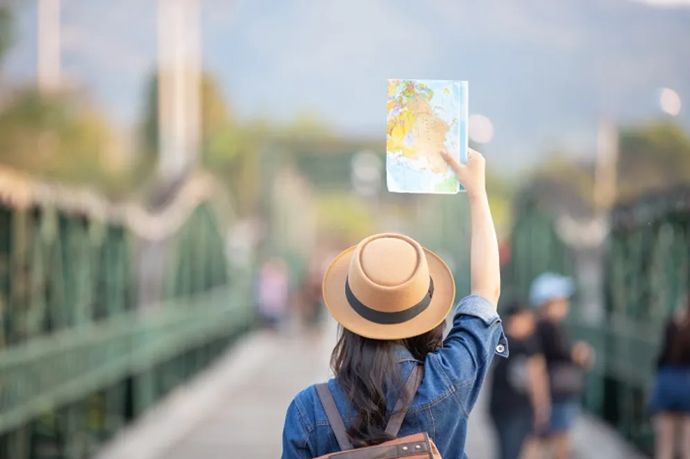 9 Tips Praktis Kurangi Jejak Karbon Selama Traveling