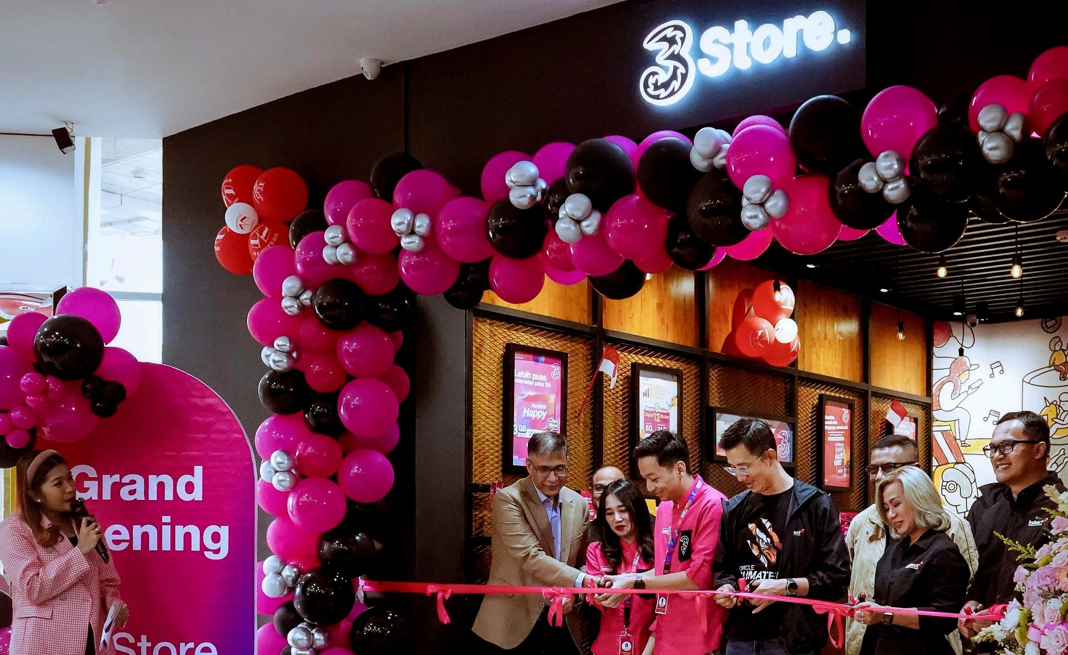 Indosat meresmikan 3Store terbaru di Jalan Perintis Kemerdekaan, Kota Medan