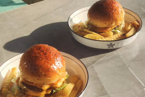 Menu Burger di Resonansi Cafe, Jogja.