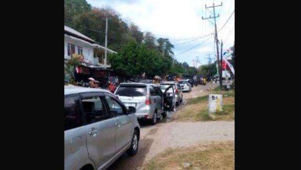Labuan Bajo Krisis BBM: Harga Botolan Melonjak, Warga Antri Berjam-jam