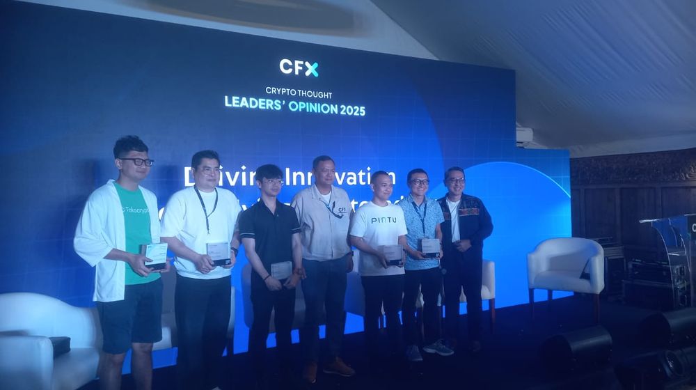 Para pejabat C level dari Tokocrypto, Reku, Triv, Pintu, dan Indodax dalam acara fireside chat session dalam rangkaian acara CFC Crypto Conference 2025 di Tabanan, Bali, Kamis, 21 Agustus 2025.