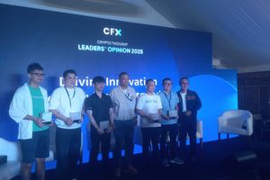 Para pejabat C level dari Tokocrypto, Reku, Triv, Pintu, dan Indodax dalam acara fireside chat session dalam rangkaian acara CFC Crypto Conference 2025 di Tabanan, Bali, Kamis, 21 Agustus 2025.