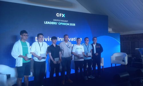Para pejabat C level dari Tokocrypto, Reku, Triv, Pintu, dan Indodax dalam acara fireside chat session dalam rangkaian acara CFC Crypto Conference 2025 di Tabanan, Bali, Kamis, 21 Agustus 2025.