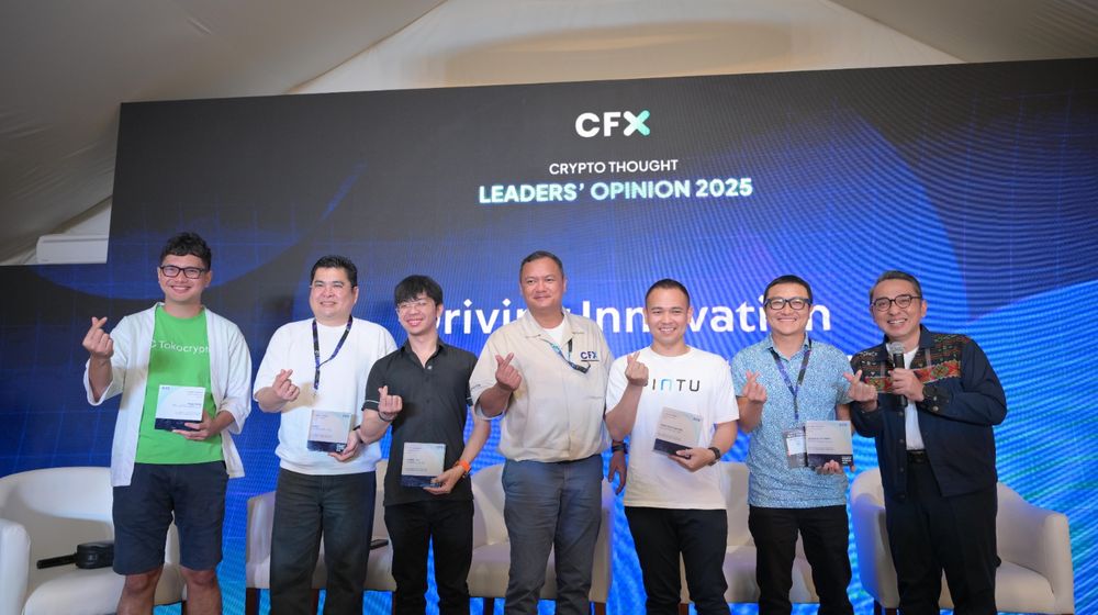 Para pejabat C level dari Tokocrypto, Reku, Triv, Pintu, dan Indodax dalam acara fireside chat session dalam rangkaian acara CFC Crypto Conference 2025 di Tabanan, Bali, Kamis, 21 Agustus 2025.