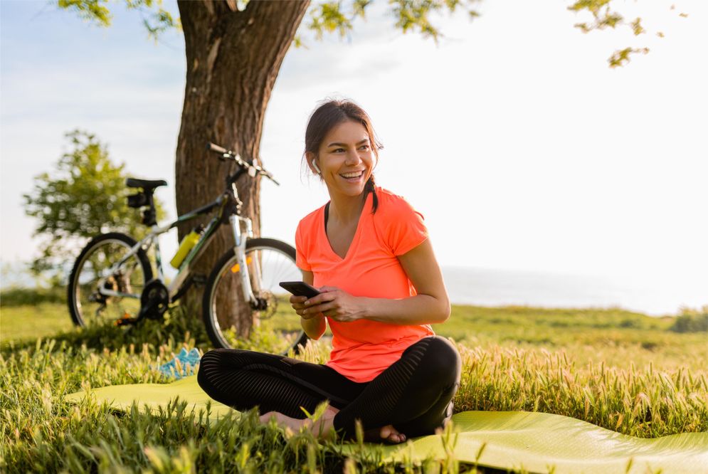 smiling-beautiful-woman-holding-phone-doing-sports-morning-park.jpg