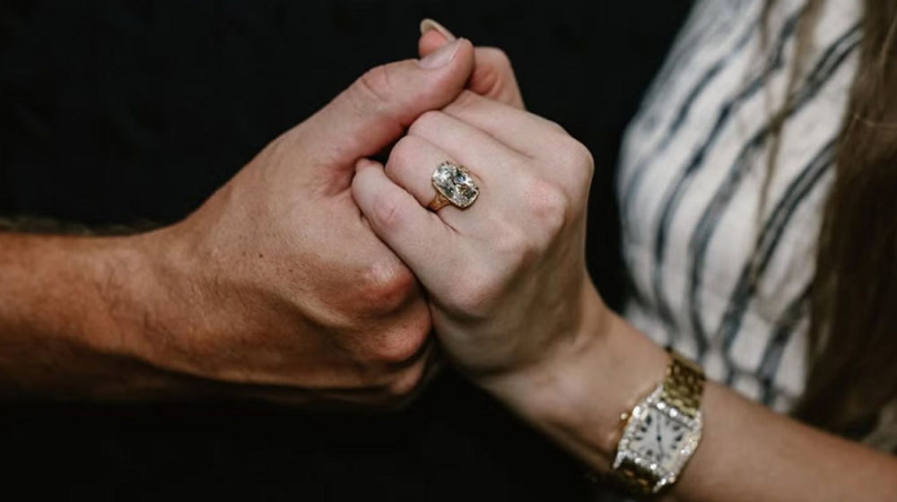 Cincin Pertunangan Taylor Swift dan Travis Kelce