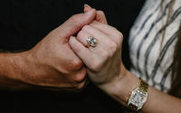 Cincin Pertunangan Taylor Swift dan Travis Kelce