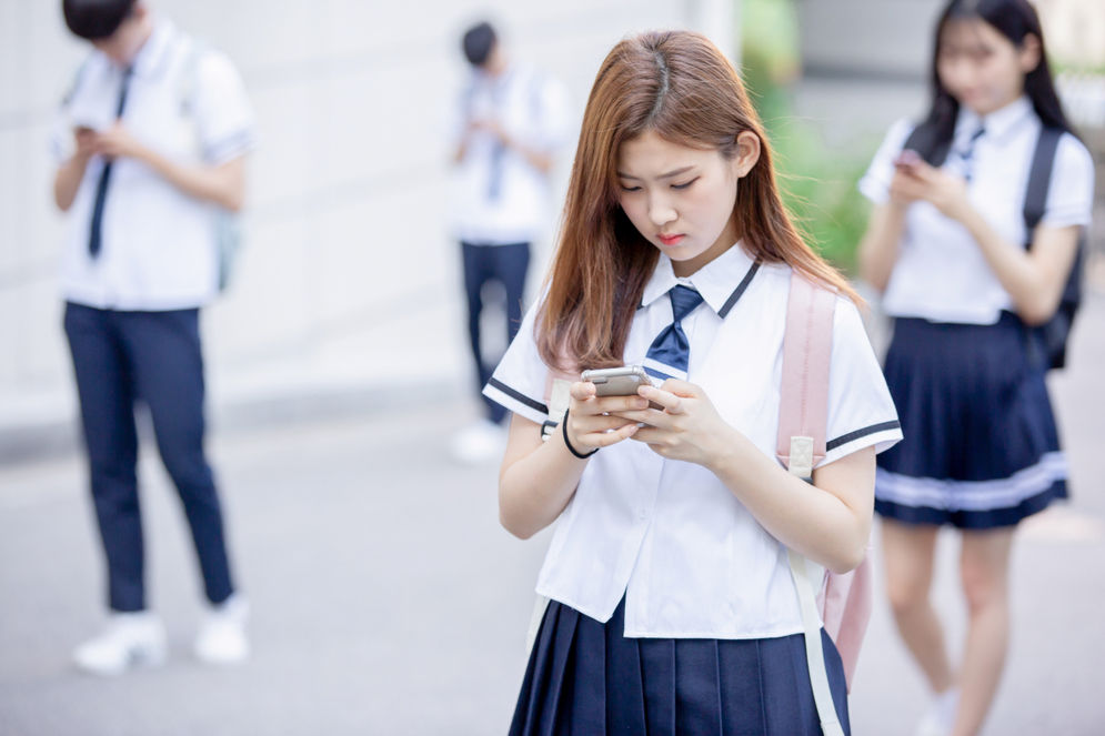Korea Selatan Kini Tegas Larang Penggunaan Ponsel di Semua Ruang Kelas