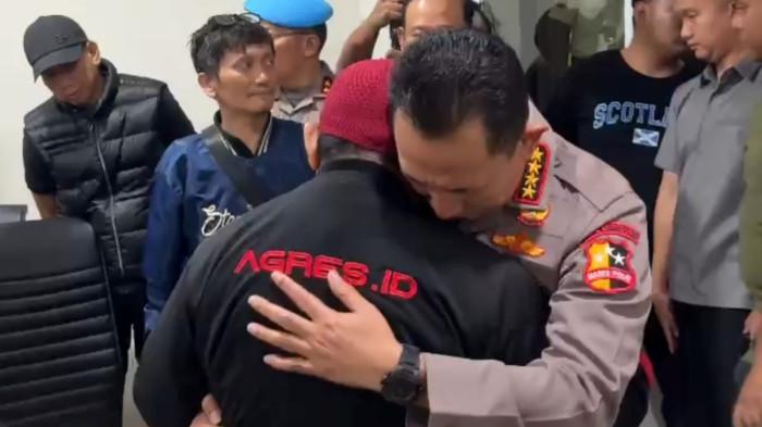 Kapolri Listyo Sigit Prabowo saat mengunjungi keluarga almarhum Affan Kurniawan, korban tewas akibat ditabrak dan dilindas mobil rantis Brimob. (Foto:Istimewa)