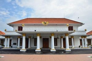 Gedung Negara Grahadi.