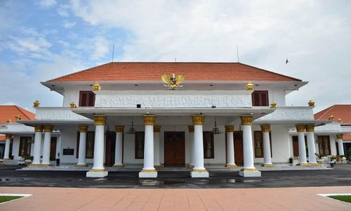 Gedung Negara Grahadi.
