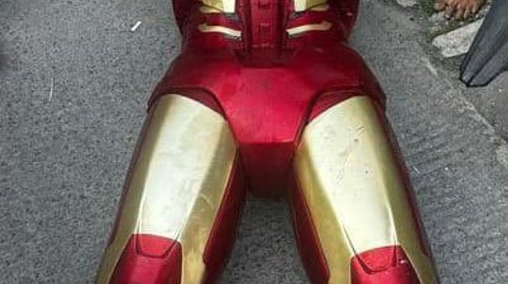 Patung Iron Man milik Ahmad Sahroni.