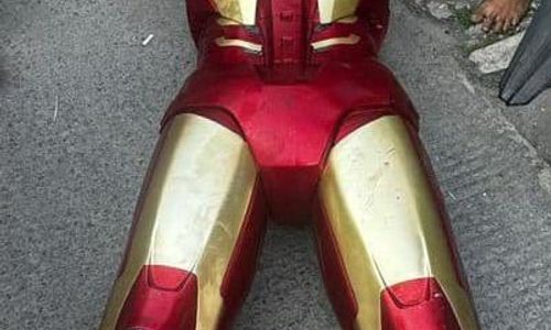 Patung Iron Man milik Ahmad Sahroni.