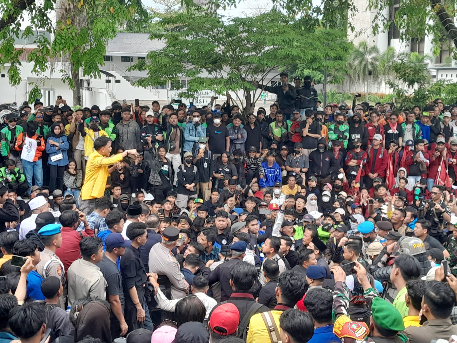 Lautan massa memenuhi Jalan Lambung Mangkurat, Kota Banjarmasin.