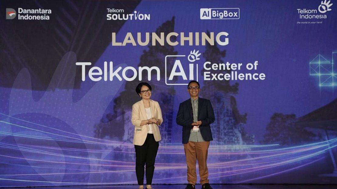 
Direktur Enterprise and Business Service Veranita Yosephine dan Direktur IT Digital Telkom Faizal R. Djoemadi saat peluncuran Telkom AI CoE di Bali