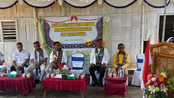 Bupati Sikka Letakkan Batu Pertama Pembangunan SMPN Hamar