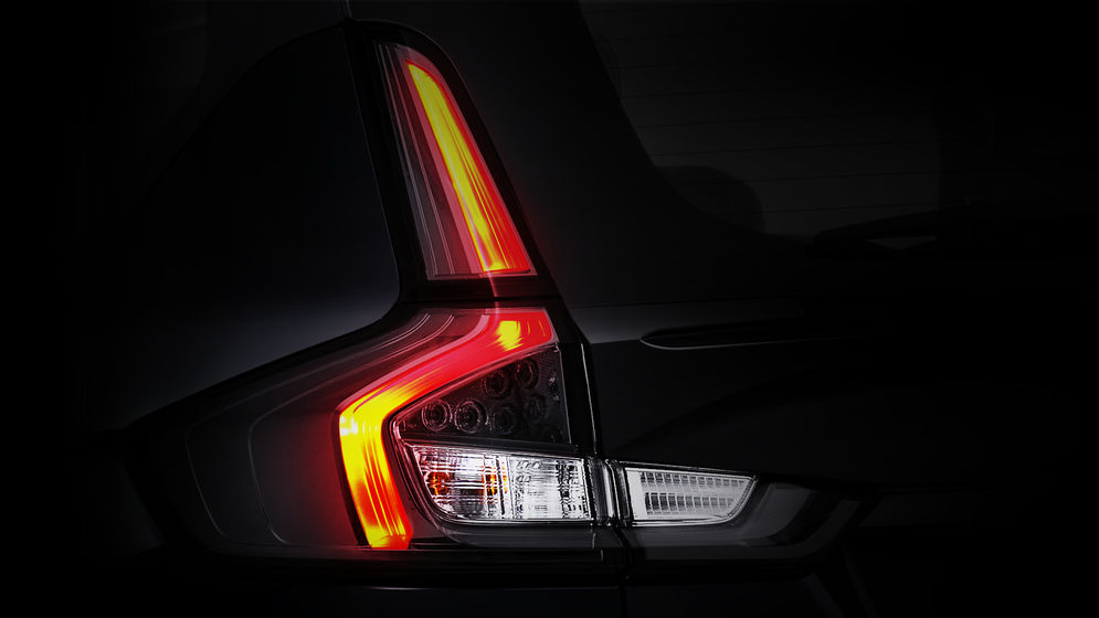 Suzuki New XL7 Hybrid Kuro (1).png
