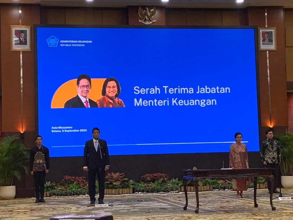 Suasana serah terima jabatan