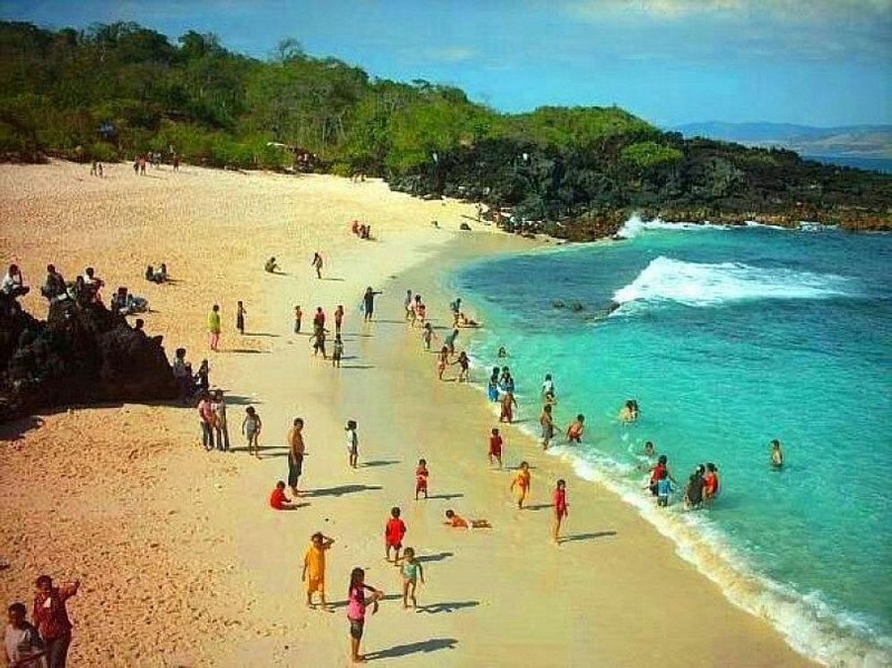 watotena-pantai-dengan.jpg