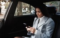 Sering Mabuk Perjalanan Saat di Mobil? Coba Fitur Terbaru dari Apple Ini