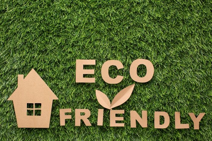Menerapkan gaya hidup eco friendly.